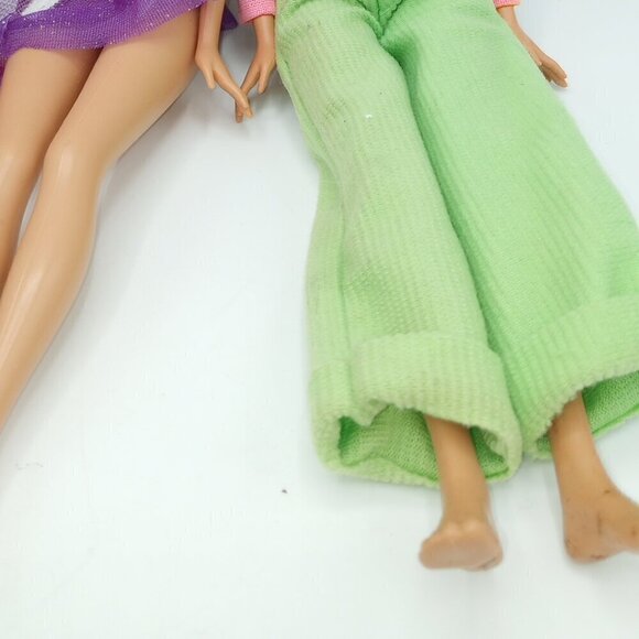 4 Barbies & 80pc Clothes & Accessories Lot - Picture 5 of 16